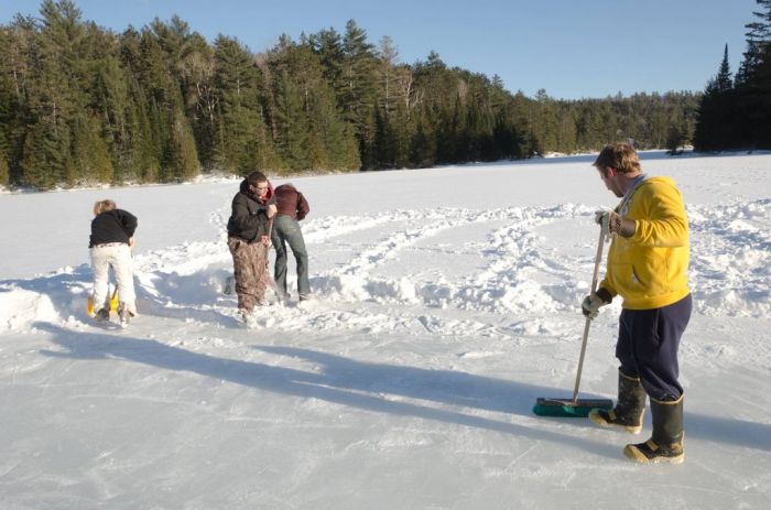 DIY Ice Rink (32 pics)