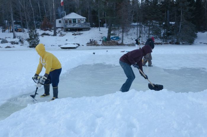 DIY Ice Rink (32 pics)