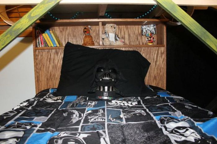 X-Wing Bed (18 pics)