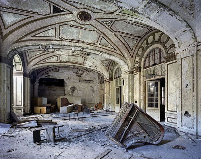 Beautiful Abandoned Places (40 pics)