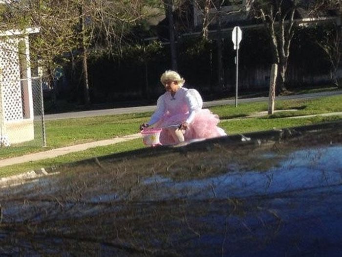 Wardrobe Malfunctions and Funny Clothes (35 pics)