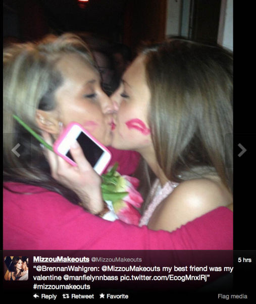 The Best of Twitter’s College Make-Outs Pics (55 pics)