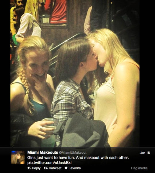 The Best of Twitter’s College Make-Outs Pics (55 pics)