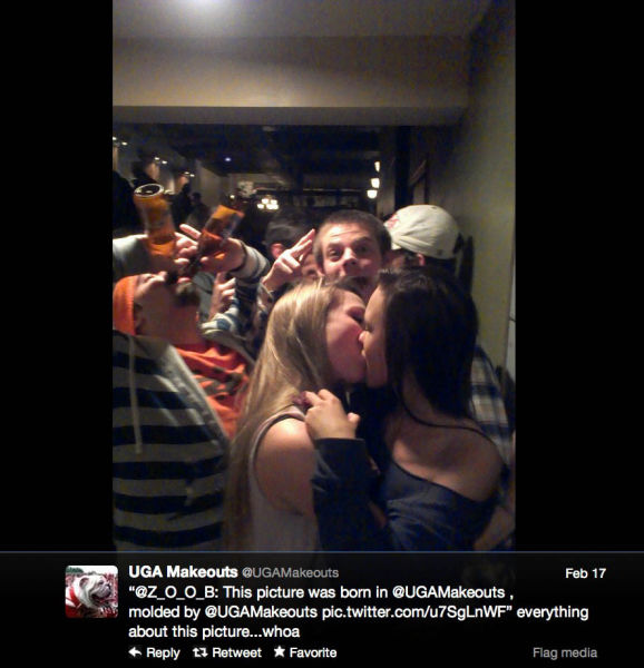The Best of Twitter’s College Make-Outs Pics (55 pics)