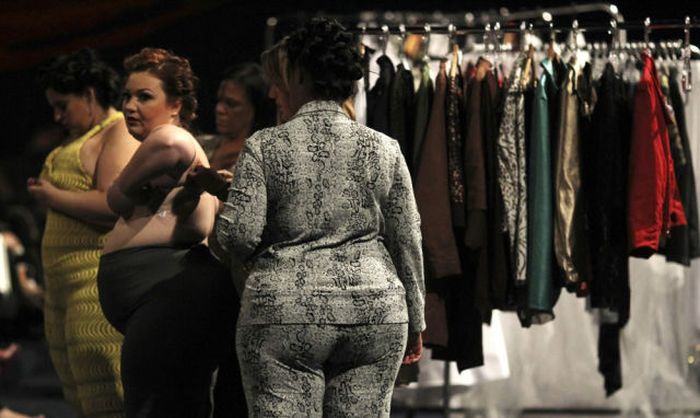 Fashion Show for Overweight Women (19 pics)