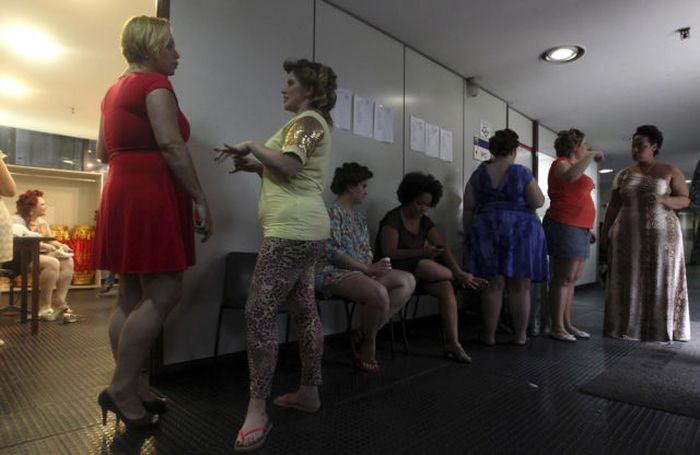 Fashion Show for Overweight Women (19 pics)