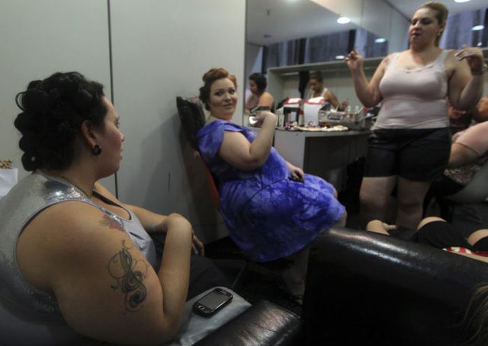 Fashion Show for Overweight Women (19 pics)