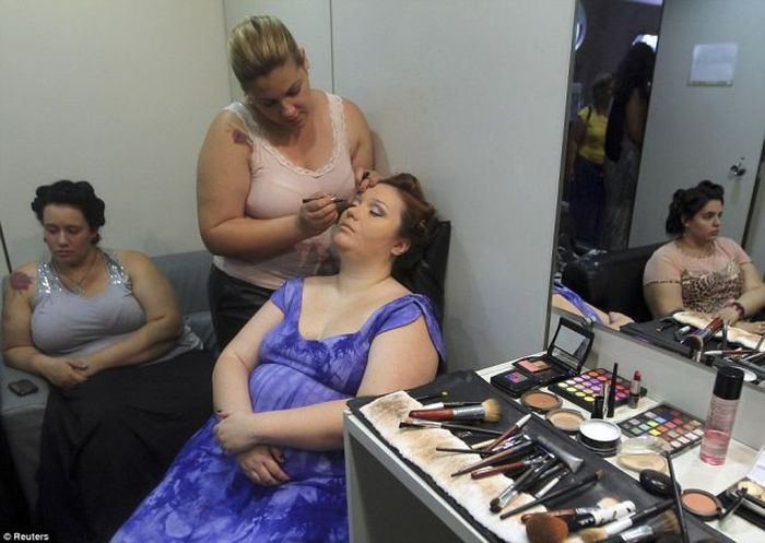 Fashion Show for Overweight Women (19 pics)