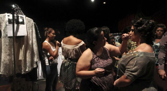 Fashion Show for Overweight Women (19 pics)