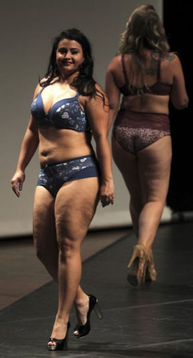 Fashion Show for Overweight Women (19 pics)