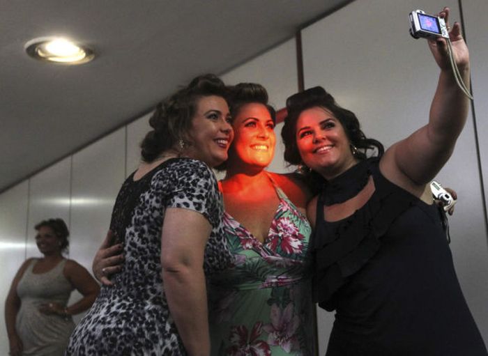 Fashion Show for Overweight Women (19 pics)