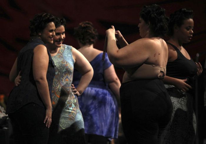 Fashion Show for Overweight Women (19 pics)