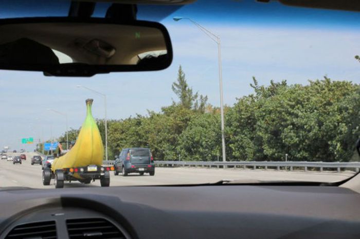 Banana Shaped Car (9 pics)