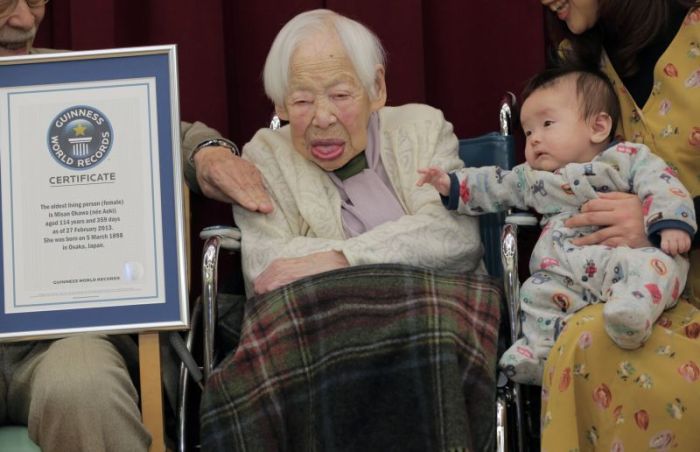 World's Oldest Woman Misao Okawa (6 pics)