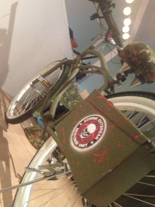 Walking Dead Inspired Bicycle (16 pics)
