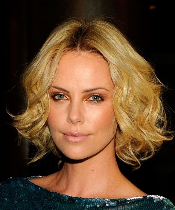 Charlize Theron Aging Timeline (31 pics)