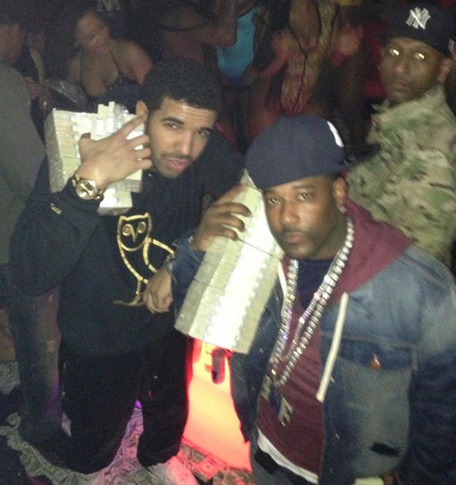Drake at a Strip Club (25 pics)