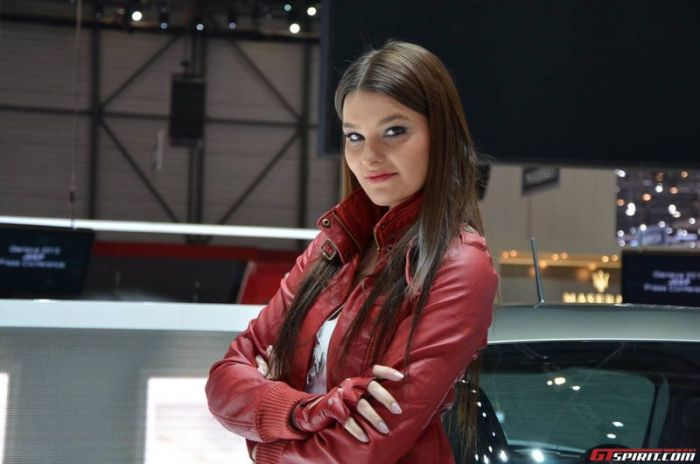 Girls at Geneva Motor Show 2013 (37 pics)