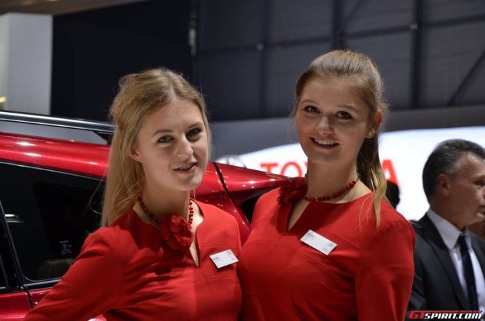 Girls at Geneva Motor Show 2013 (37 pics)