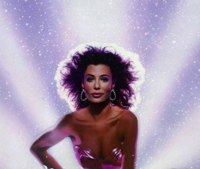 Kelly LeBrock Then and Now (5 pics)