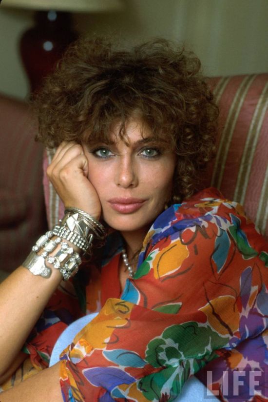 Kelly LeBrock Then and Now (5 pics)