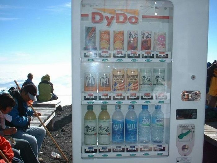 Japanese Vending Machines (25 pics)