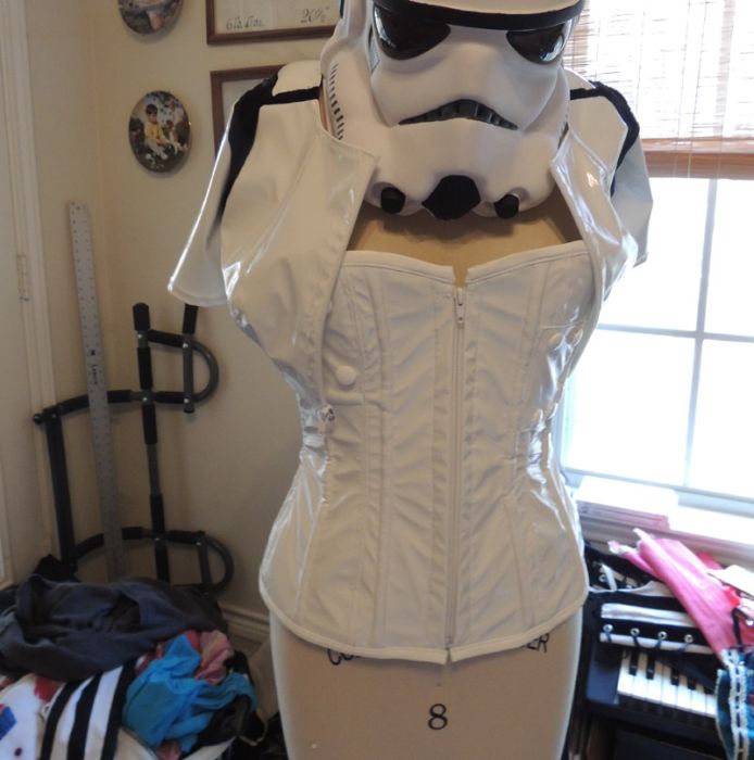 Stormtrooper Burlesque (29 pics)