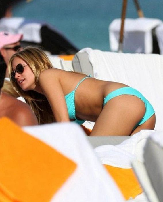 Beach Bums of Famous Girls (96 pics)