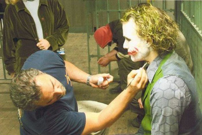 Heath Ledger on the Set of “The Dark Knight” (50 pics)
