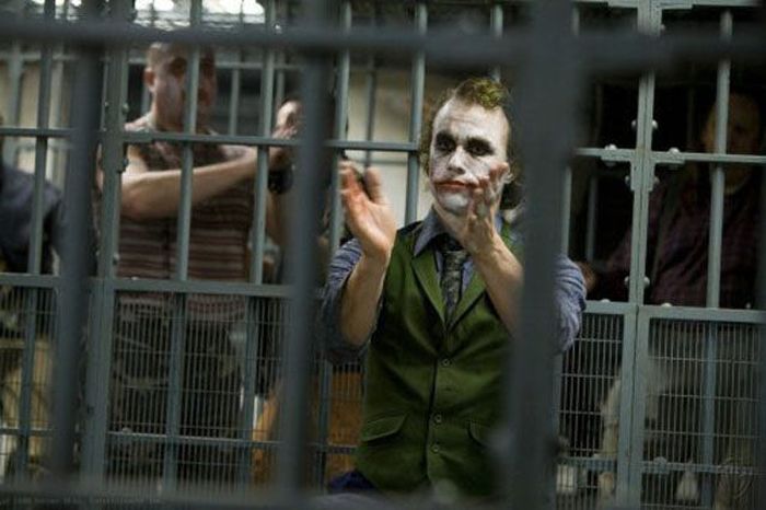 Heath Ledger on the Set of “The Dark Knight” (50 pics)