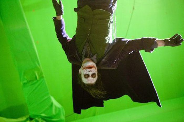 Heath Ledger on the Set of “The Dark Knight” (50 pics)