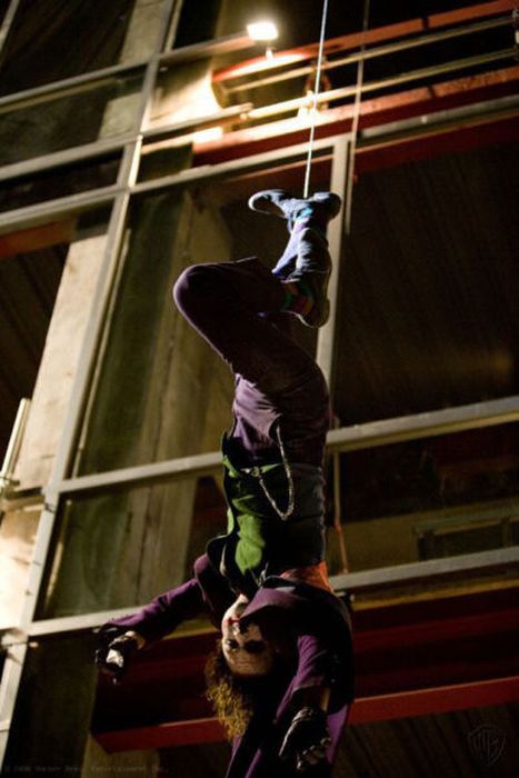 Heath Ledger on the Set of “The Dark Knight” (50 pics)