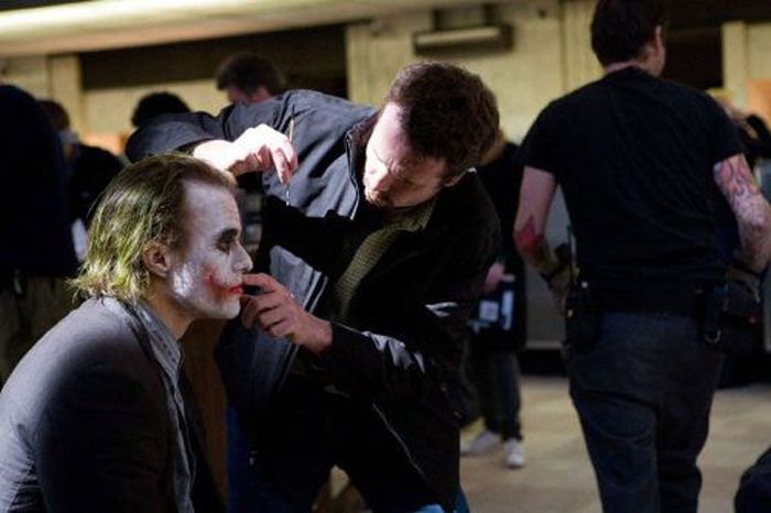 Heath Ledger on the Set of “The Dark Knight” (50 pics)