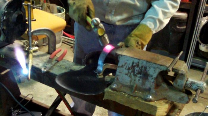 Making of the Steel Violin (32 pics)