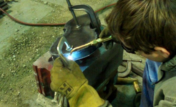 Making of the Steel Violin (32 pics)
