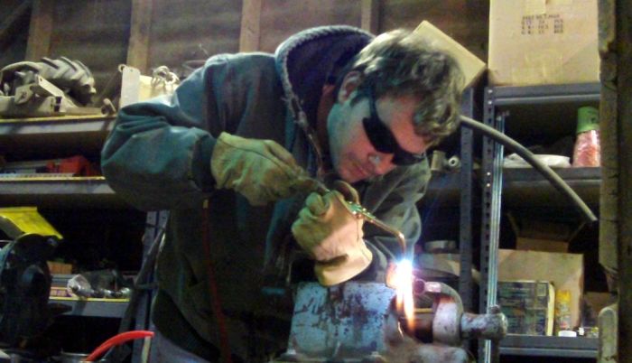 Making of the Steel Violin (32 pics)