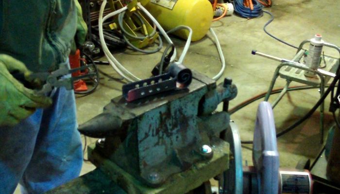 Making of the Steel Violin (32 pics)