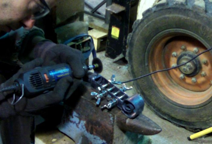 Making of the Steel Violin (32 pics)