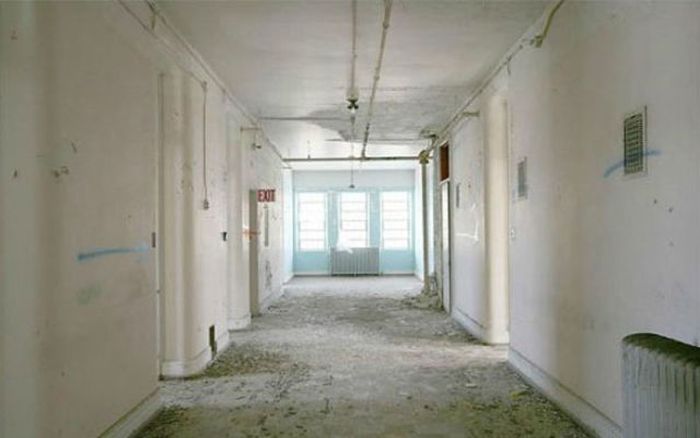 The Second Life of an Abandoned Asylum (37 pics)