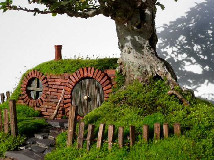 A Bonsai Baggins Hobbit Home (18 pics)