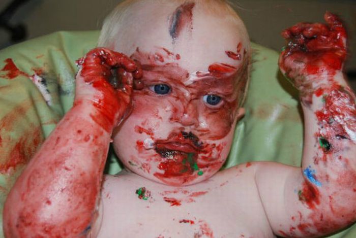 Kid Eats His First Birthday Cake (6 pics)