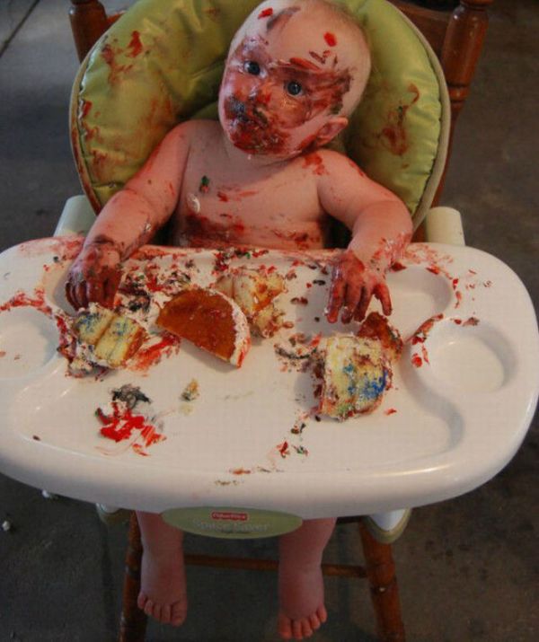 Kid Eats His First Birthday Cake (6 pics)