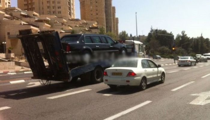 Barack Obama's Limousine Breaks Down in Israel (5 pics)
