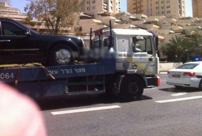 Barack Obama's Limousine Breaks Down in Israel (5 pics)