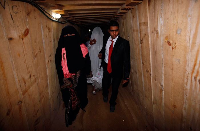 Smuggled Bride (5 pics)