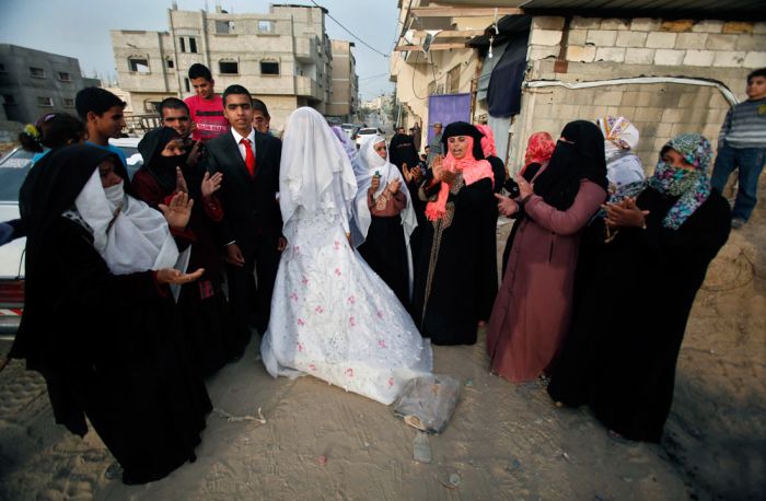 Smuggled Bride (5 pics)