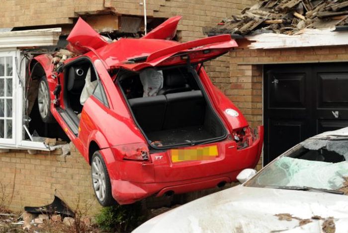 Audi TT Crashed into Side of House (6 pics)