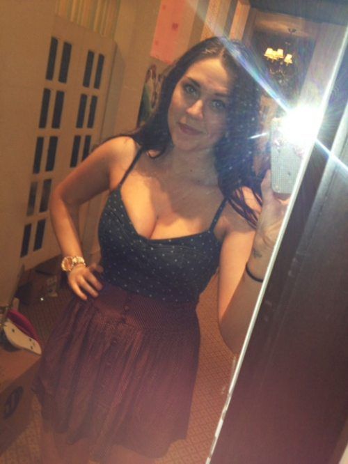 Busty Girls (55 pics)