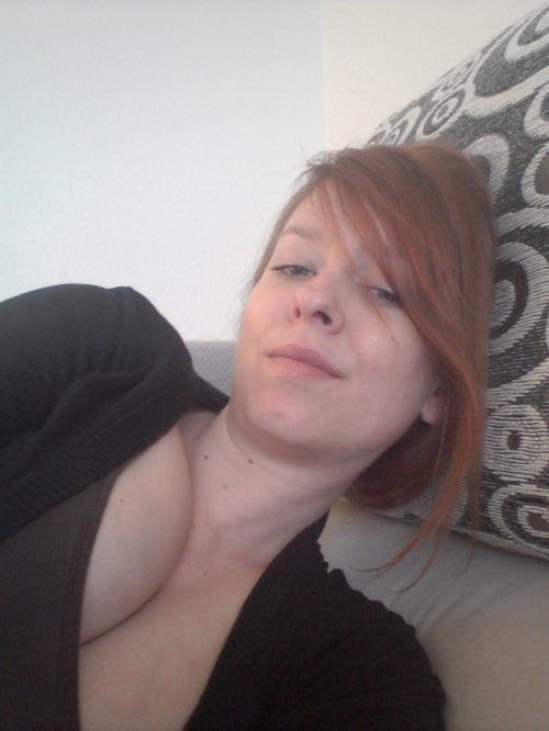 Busty Girls (55 pics)