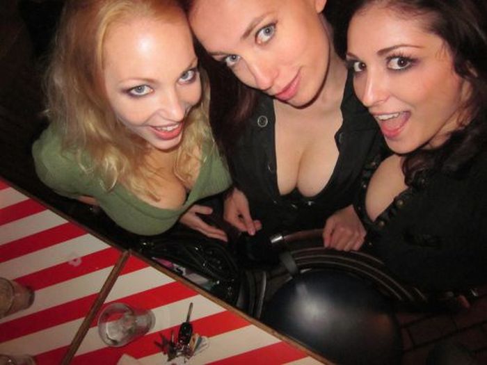 Busty Girls (55 pics)
